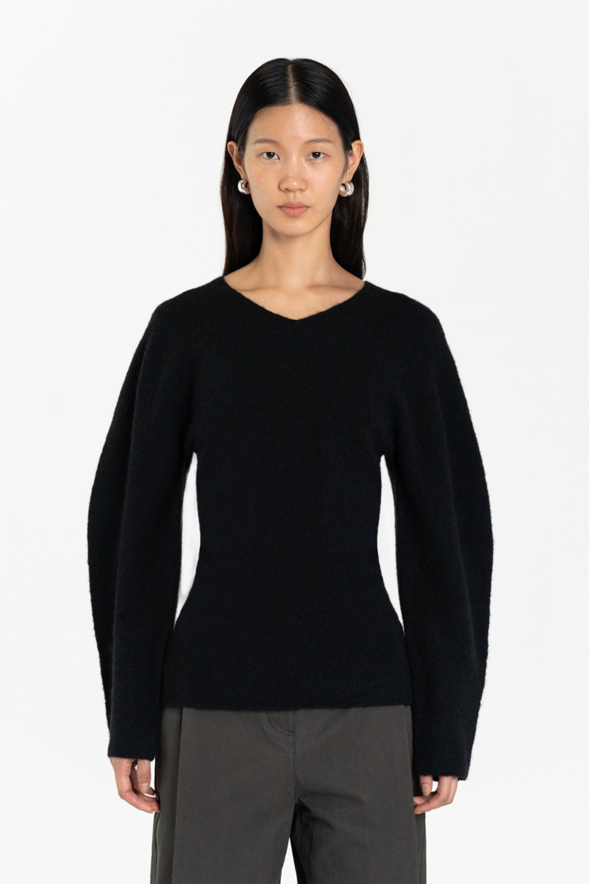 AMOMENTO Hourglass Whole Garment Knit Top | Knitwear | OEUVR