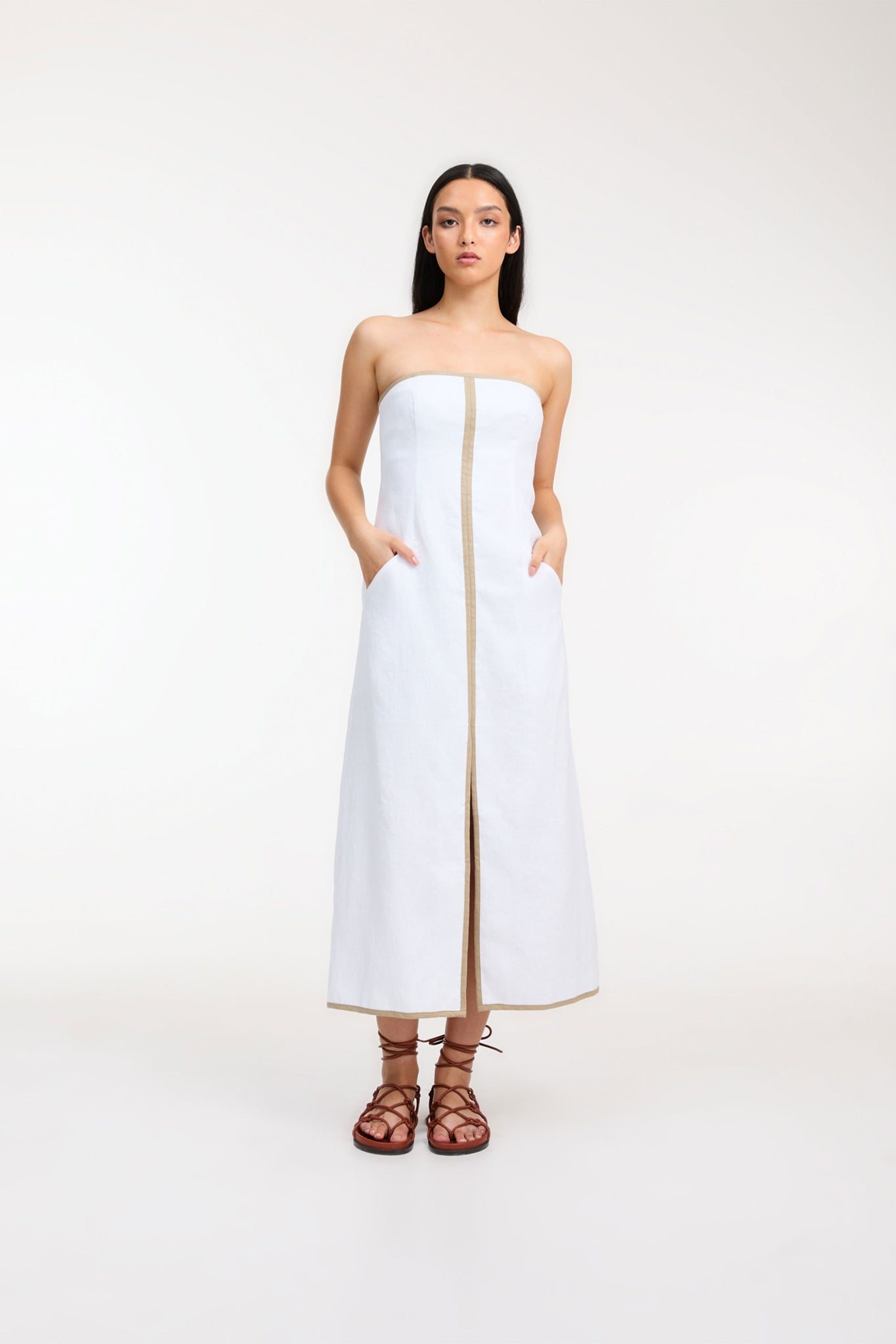 ROAME AMULET DRESS OPTICAL WHITE / FAWN