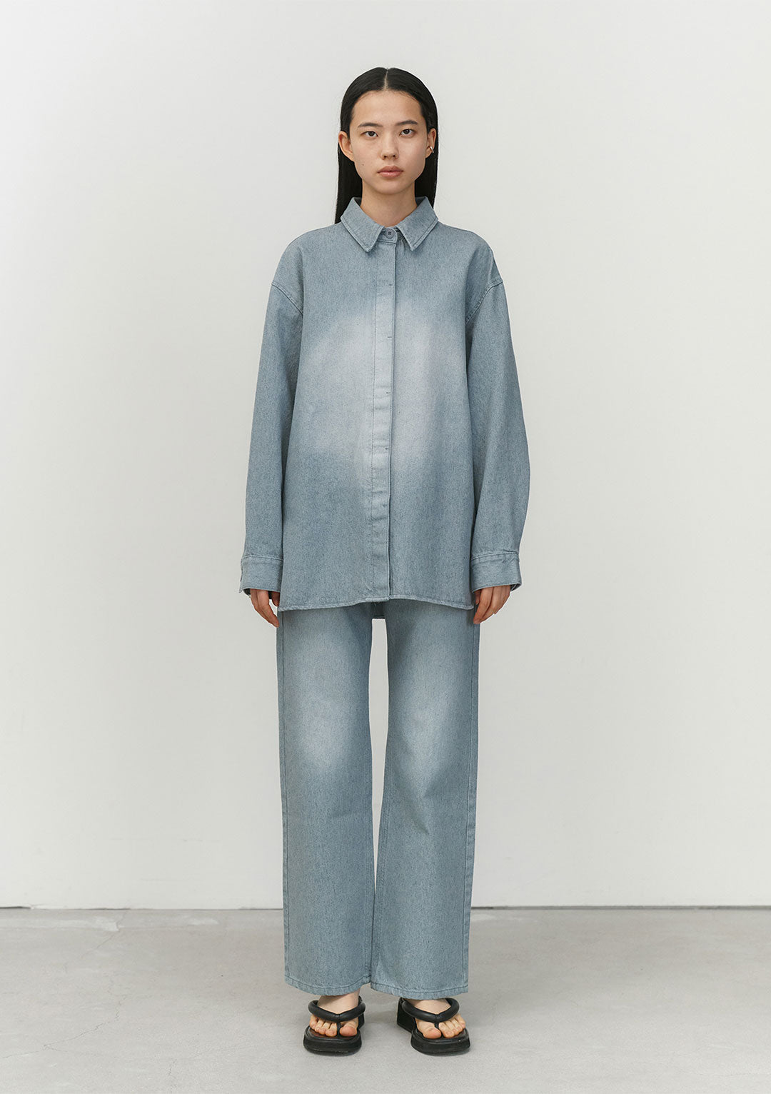 AMOMENTO FLARE DENIM PANTS