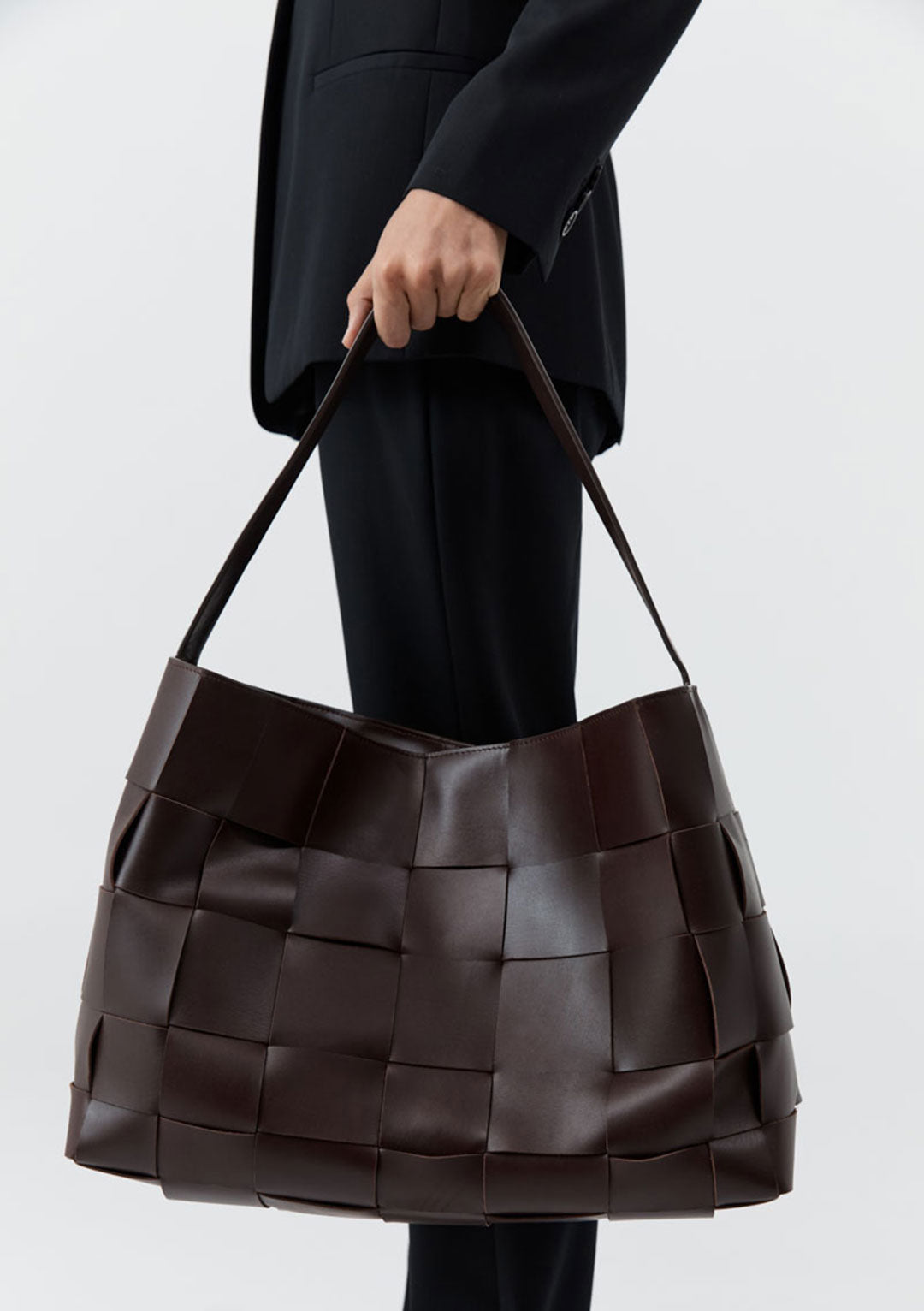 ST AGNI WOVEN ENVELOPE LARGE TOTE BAG CHOCOLATE