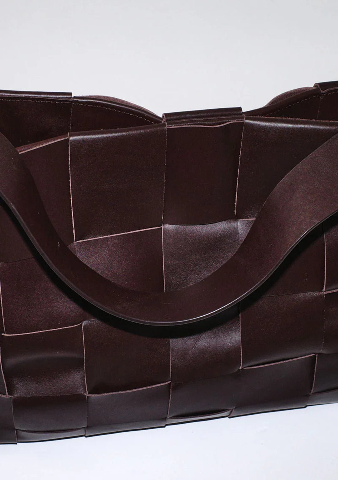 ST AGNI WOVEN ENVELOPE LARGE TOTE BAG CHOCOLATE