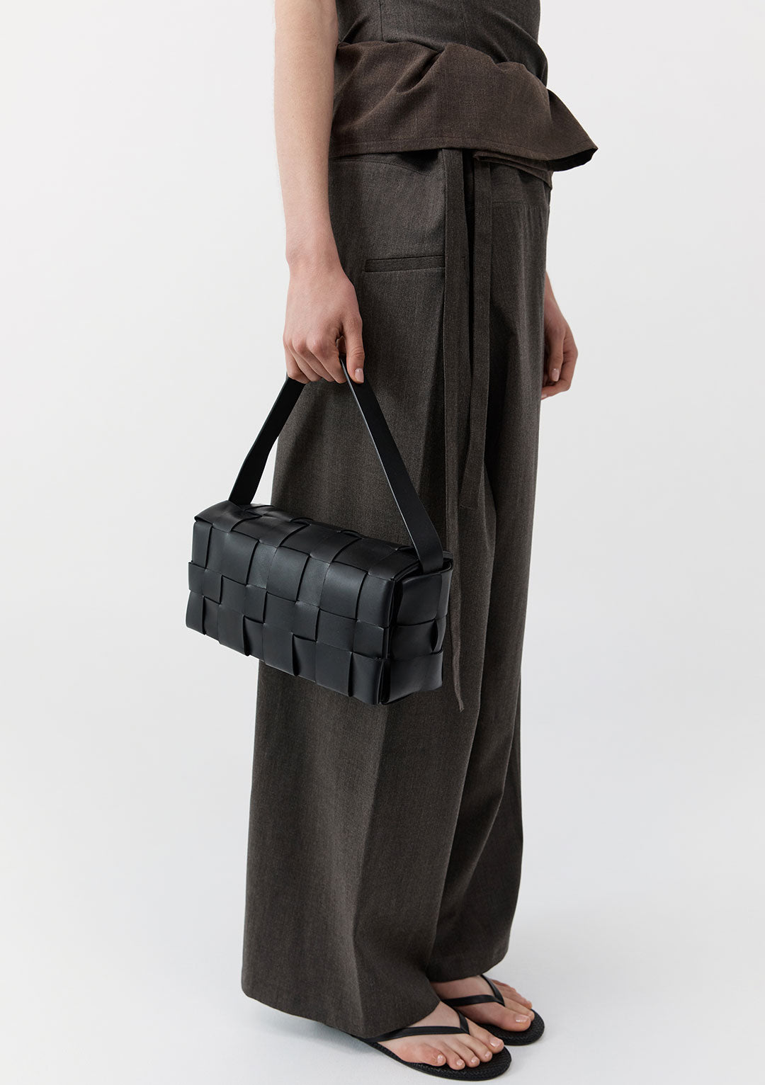 ST AGNI WOVEN ENVELOPE SLIM TOTE BAG BLACK