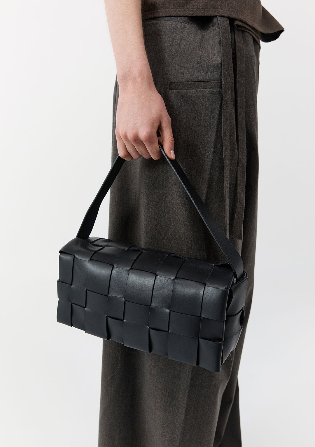 ST AGNI WOVEN ENVELOPE SLIM TOTE BAG BLACK