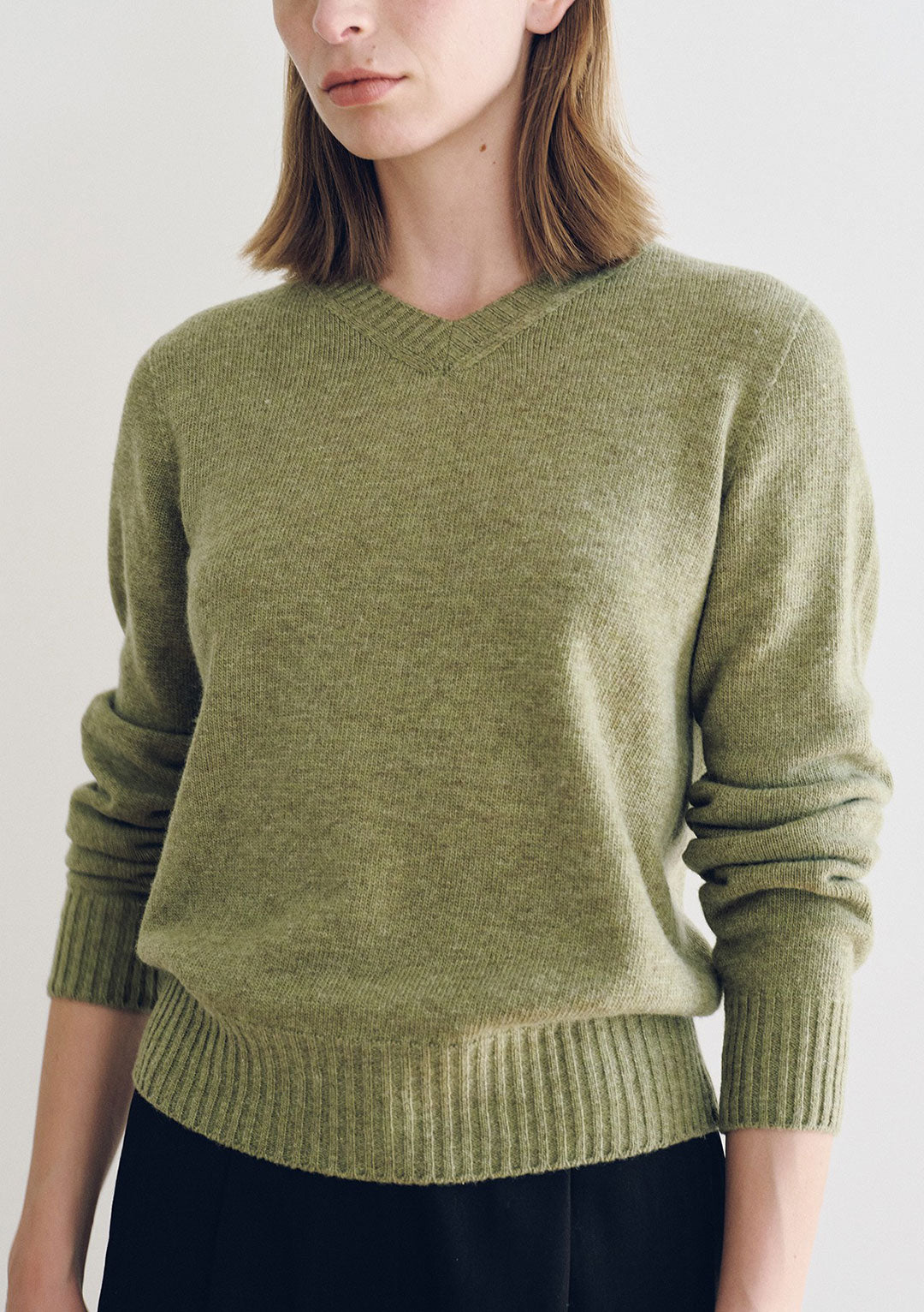 NOTHING WRITTEN MARSH V-NECK PULLOVER HERB SAGE