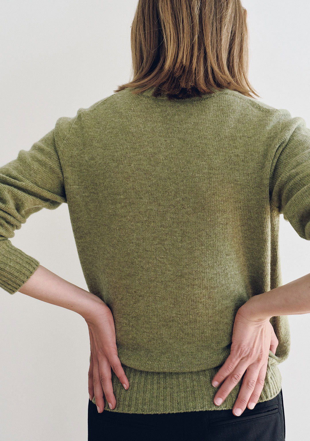 NOTHING WRITTEN MARSH V-NECK PULLOVER HERB SAGE