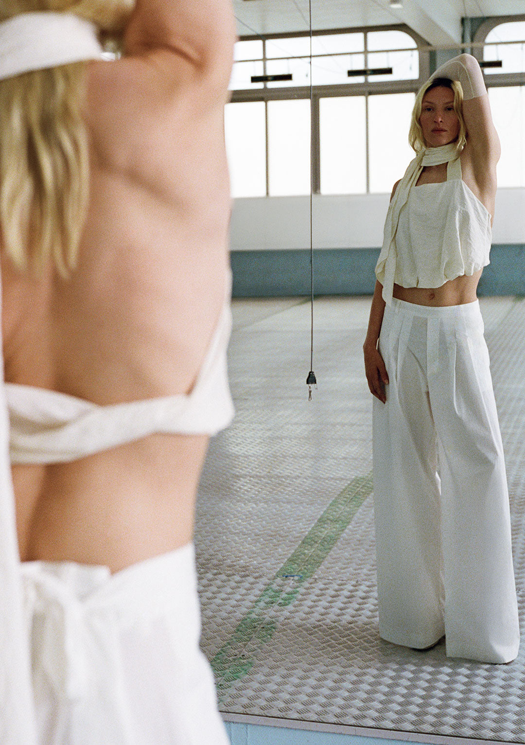 ST AGNI CLOUD TWIST HALTER TOP OFF-WHITE