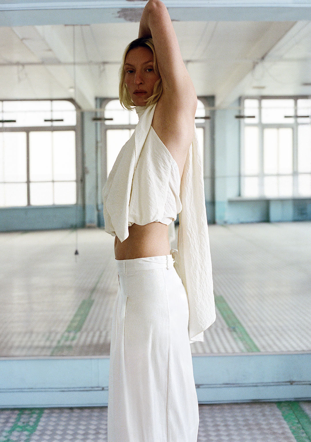 ST AGNI CLOUD TWIST HALTER TOP OFF-WHITE