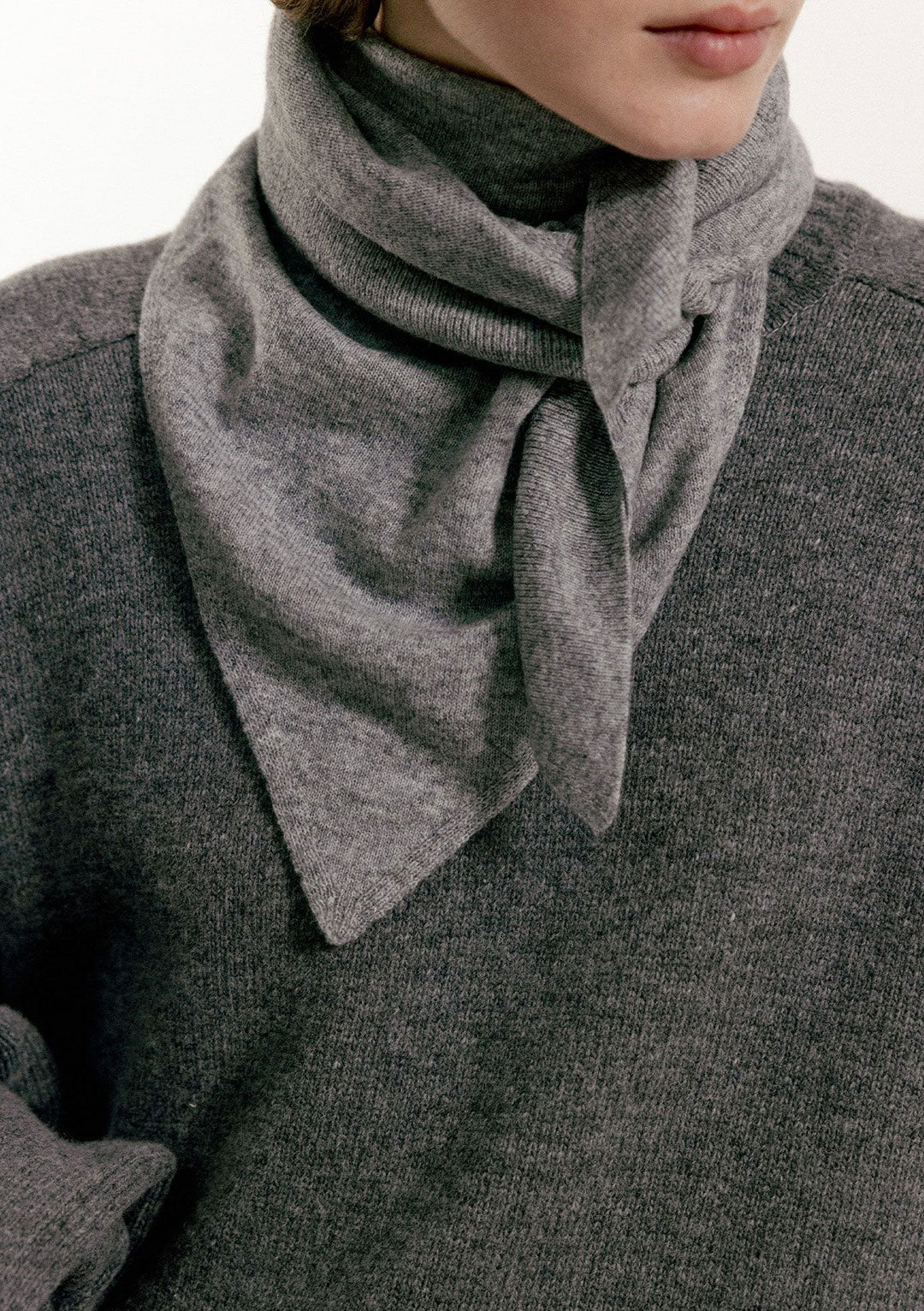 NOTHING WRITTEN TRIANGLE CASHMERE MUFFLER