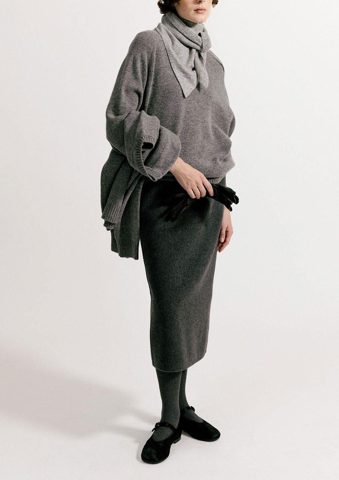 NOTHING WRITTEN TRIANGLE CASHMERE MUFFLER