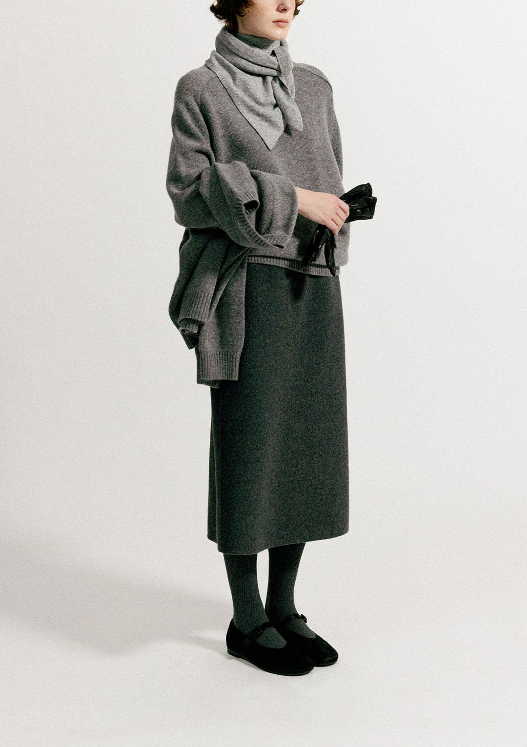 NOTHING WRITTEN TRIANGLE CASHMERE MUFFLER