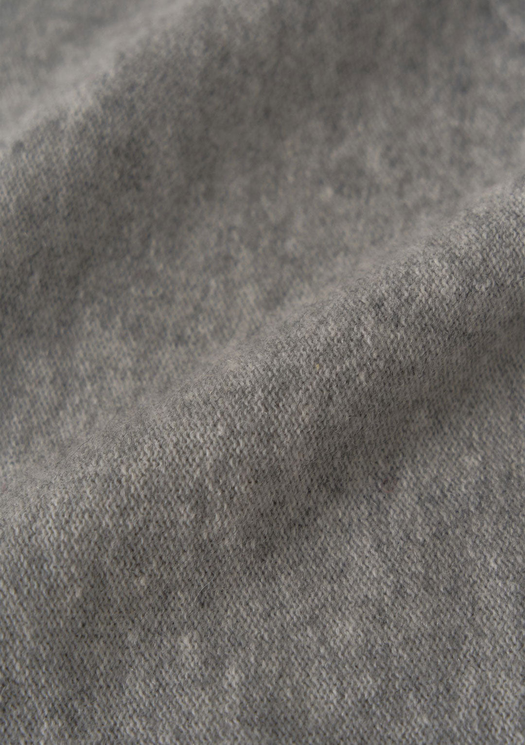 NOTHING WRITTEN TRIANGLE CASHMERE MUFFLER