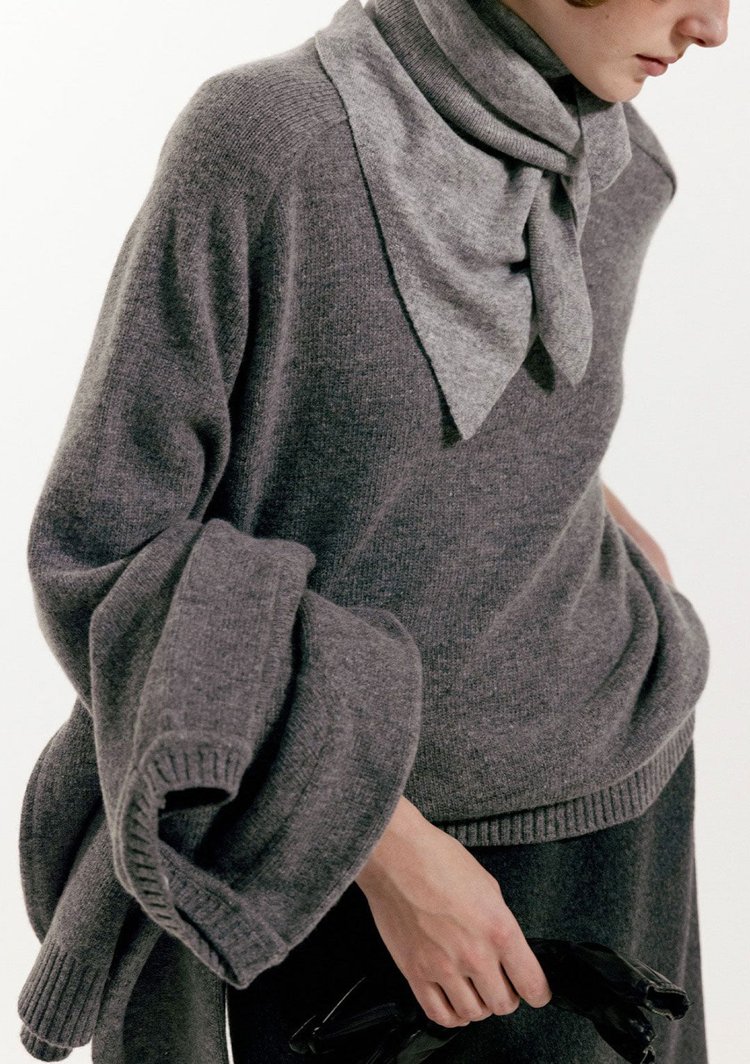 NOTHING WRITTEN TRIANGLE CASHMERE MUFFLER