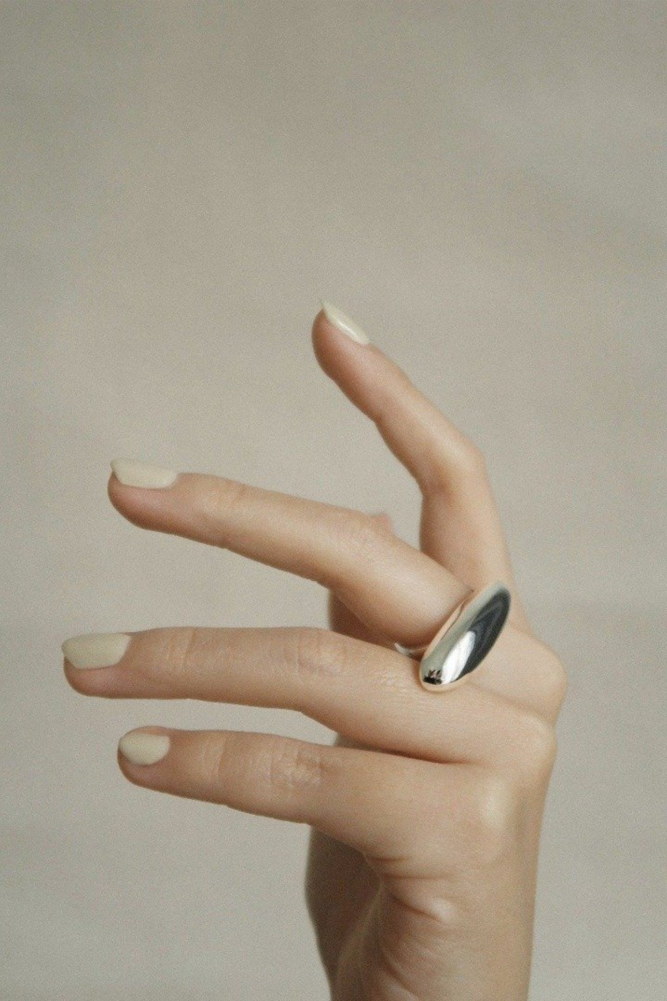 COMMON MUSE INES ELONGATED RING