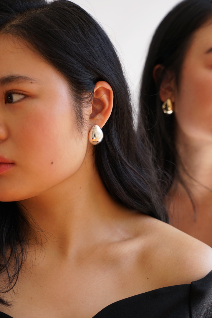 COMMON MUSE LUNIS DOME EARRING